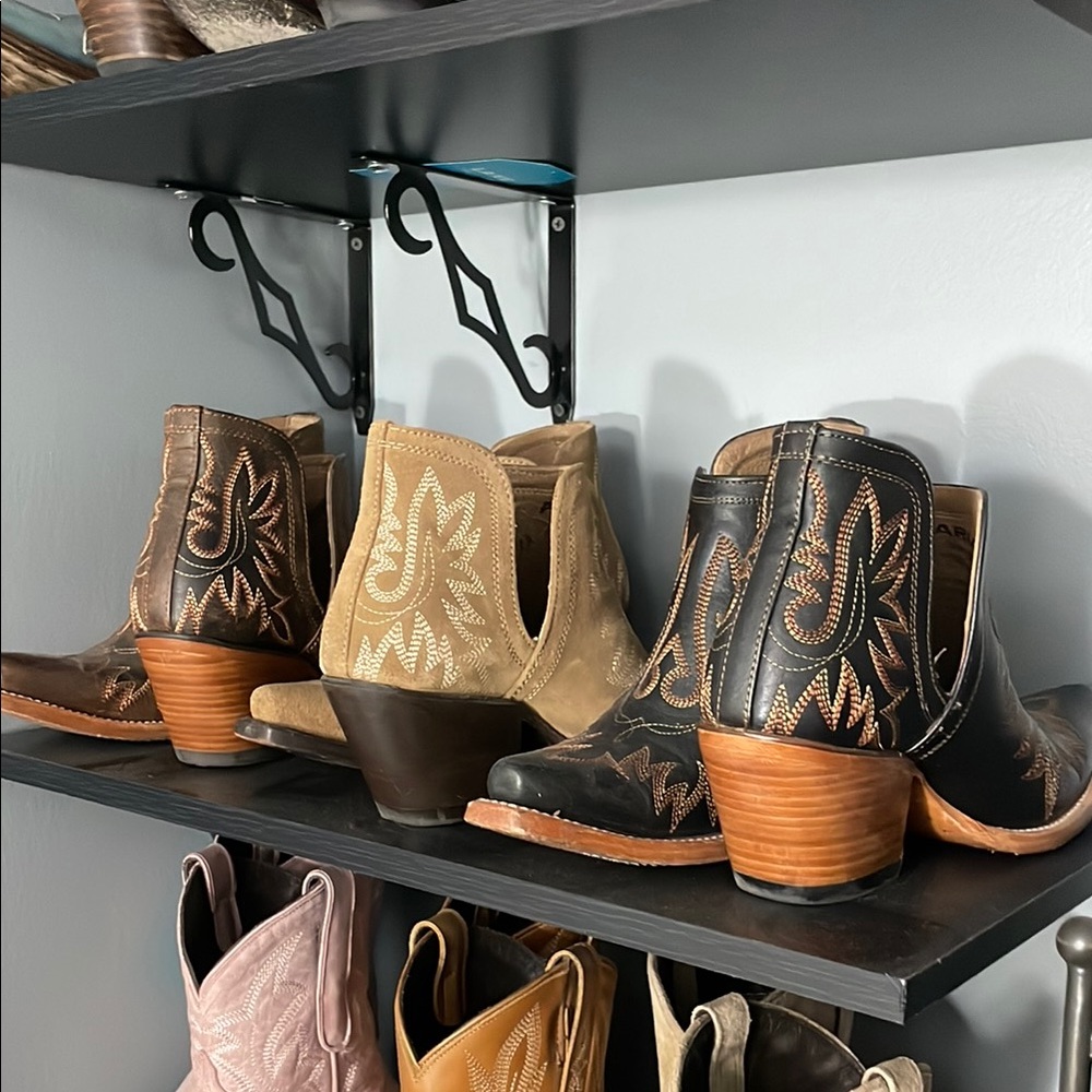 Ariat Women's Ankle Boots in brown Booties
